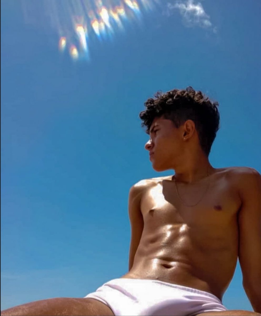 é ruan com r tweet media