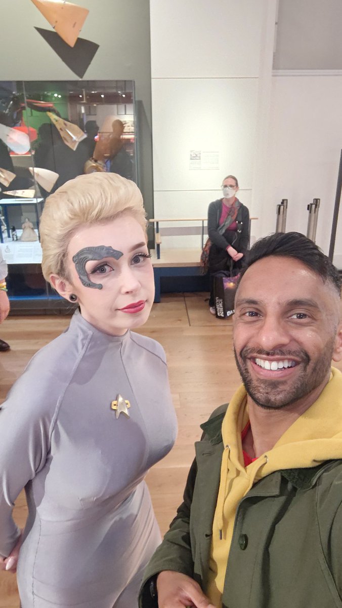 Bobby_Seagull's tweet image. Live long and prosper 🌌

Fabulous Star Trek 60th anniversary Lates event @sciencemuseum.

Quiz: why is the silver character next to me 0.7 recurring? Niche Star Trek knowledge required 🤓

#StarTrek #ScienceMuseum #Spock