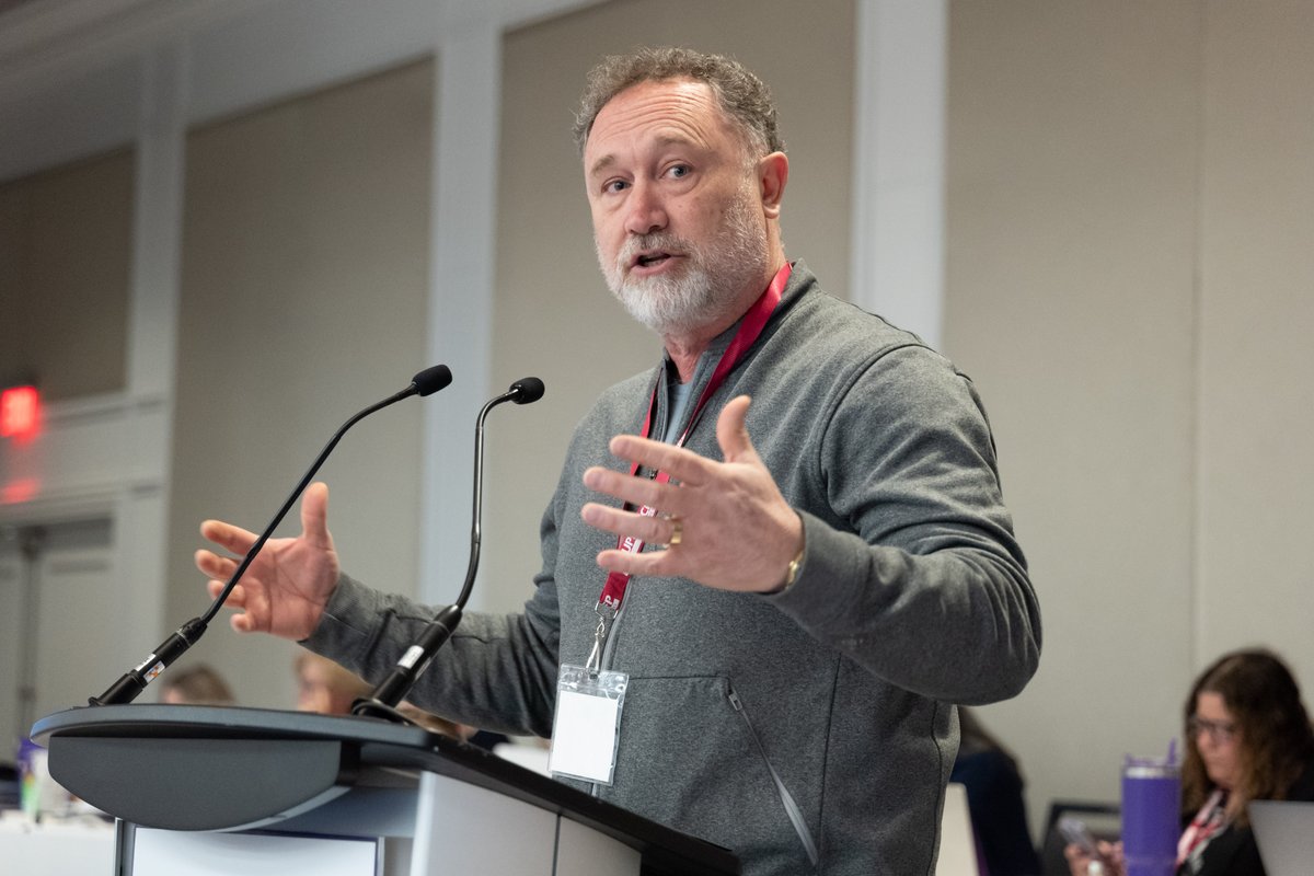 osbcucscso's tweet image. 💜Solidarity in Action❤️ Our delegation, with David Mastin of @Elementary Teachers' Federation of Ontario, shows united education workers are unstoppable. #OSBCU #ETFO #Solidarity #StrongerTogether #PublicEducation #BetterSchoolsBetterTomorrow