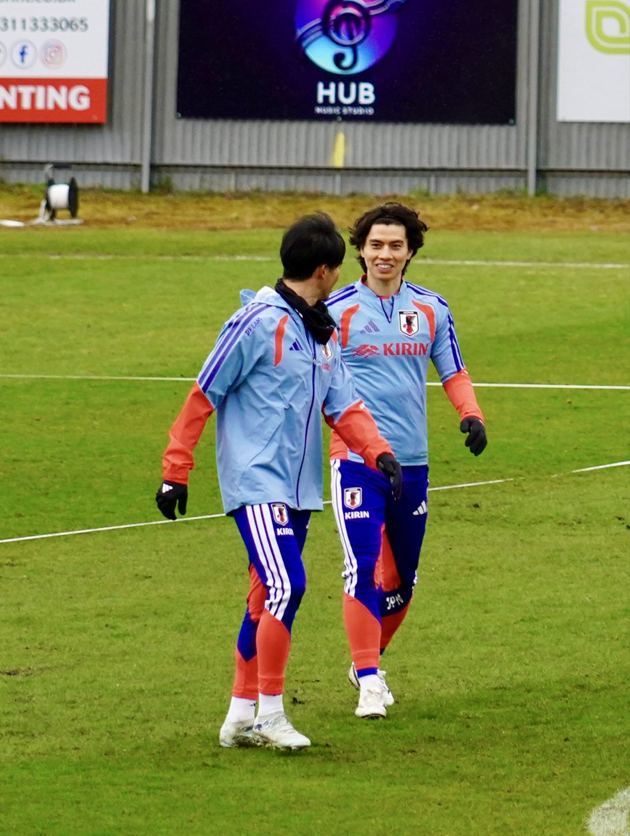 strops_nakkin's tweet photo. こちらも仲良し。三笘薫選手と田中碧選手。#川崎フロンターレ https://t.co/kyAE7beaxx