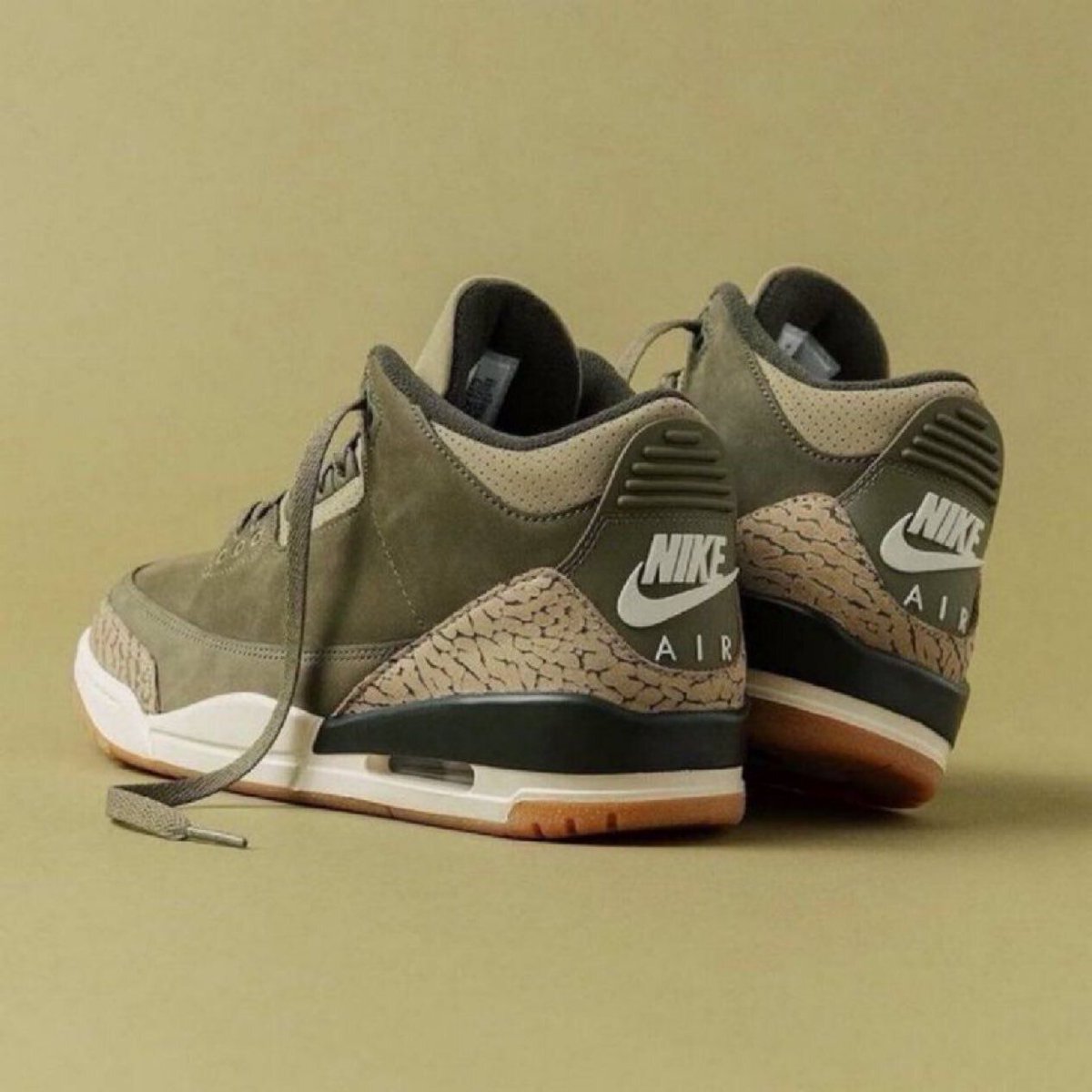 JustFreshKicks tweet media