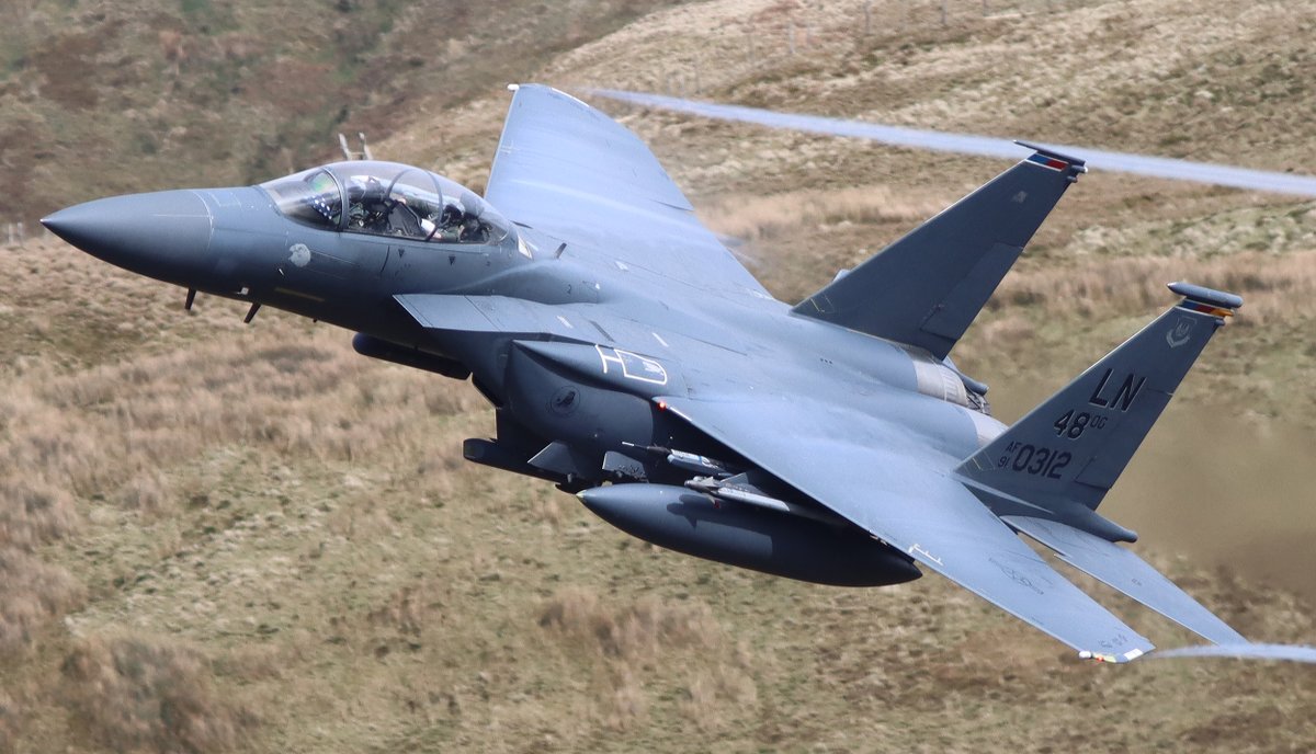 gwjphantom's tweet image. "Tricky" formation of 2 F15E Strike Eagles taking a sporty line through the Mach loop today , note the #StarsandStripes in the cockpit #USAF #USA