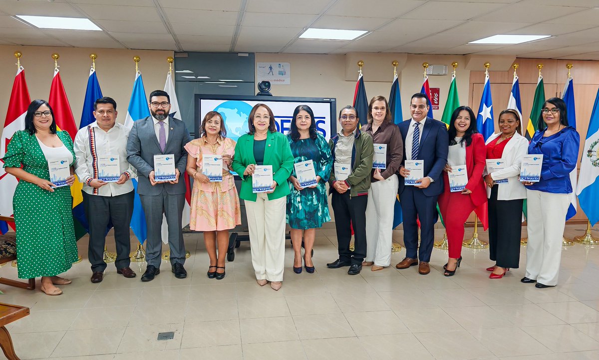 nicoterrerosb's tweet photo. Hoy dimos a conocer el V Informe sobre la Situación del Trabajo en Panamá (2024–2025), un análisis que pone sobre la mesa los principales desafíos de nuestro mercado laboral, como el desempleo, la informalidad y la desigualdad económica.

Este documento refleja el compromiso de la UDELAS con la investigación rigurosa y el estudio de la realidad nacional, abordando temas clave como el empleo, la seguridad social, la economía del cuidado y la libertad sindical.

Durante este espacio, coincidimos en la necesidad de fortalecer el diálogo social y repensar las políticas laborales, con el propósito de generar más empleo formal y avanzar hacia un país con mayores oportunidades y menos brechas de desigualdad.

UDELAS avanza