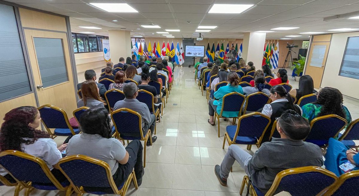 nicoterrerosb's tweet photo. Hoy dimos a conocer el V Informe sobre la Situación del Trabajo en Panamá (2024–2025), un análisis que pone sobre la mesa los principales desafíos de nuestro mercado laboral, como el desempleo, la informalidad y la desigualdad económica.

Este documento refleja el compromiso de la UDELAS con la investigación rigurosa y el estudio de la realidad nacional, abordando temas clave como el empleo, la seguridad social, la economía del cuidado y la libertad sindical.

Durante este espacio, coincidimos en la necesidad de fortalecer el diálogo social y repensar las políticas laborales, con el propósito de generar más empleo formal y avanzar hacia un país con mayores oportunidades y menos brechas de desigualdad.

UDELAS avanza