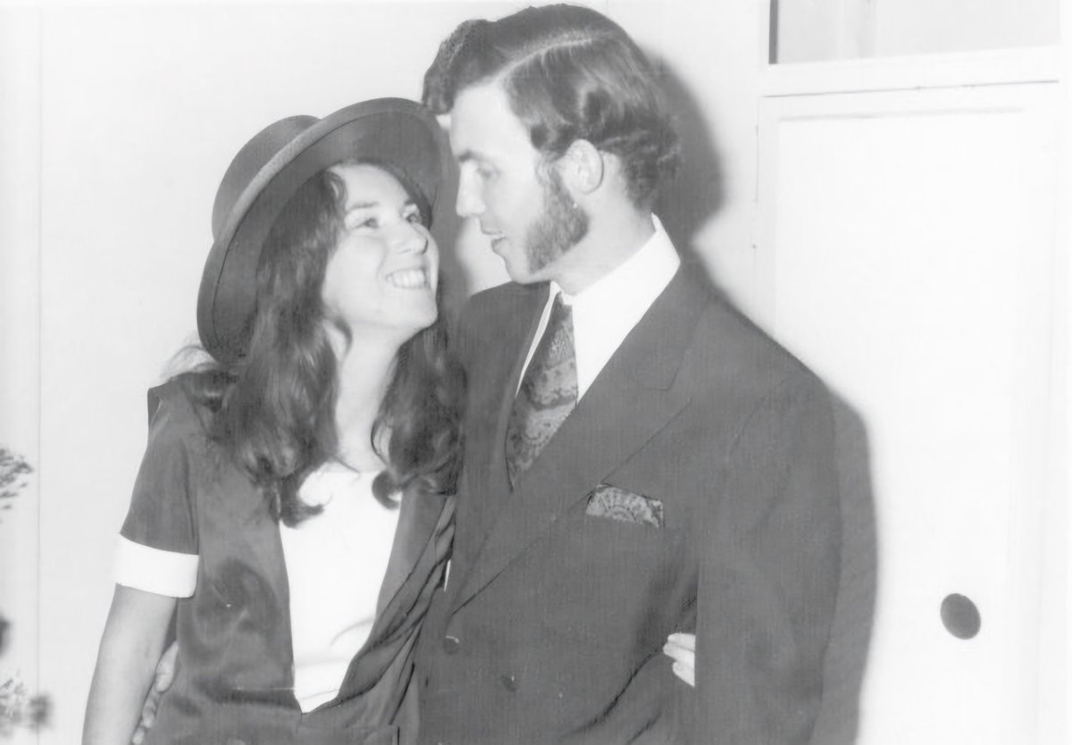 LanceScoular's tweet photo. Sandie and I are Celebrating our 5️⃣5️⃣th Wedding Anniversary today.
🥂🍾🎈Married 2️⃣7️⃣th March 1️⃣9️⃣7️⃣1️⃣ 🎊🎉
3️⃣ Daughters
4️⃣ Grandsons
2️⃣ Granddaughters
😅🤣😂 And yes, I did have hair back then 😅🤣😂
#WeddingAnniversary #HappyDays #FiftyFiveYears https://t.co/GfQ0VOvSyB
