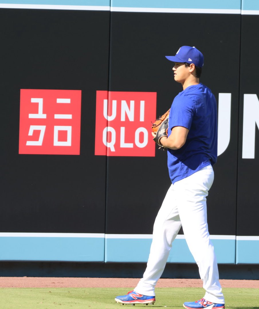 ドジャース #大谷翔平 投手 開幕戦も、試合前にキャッチボールしてます