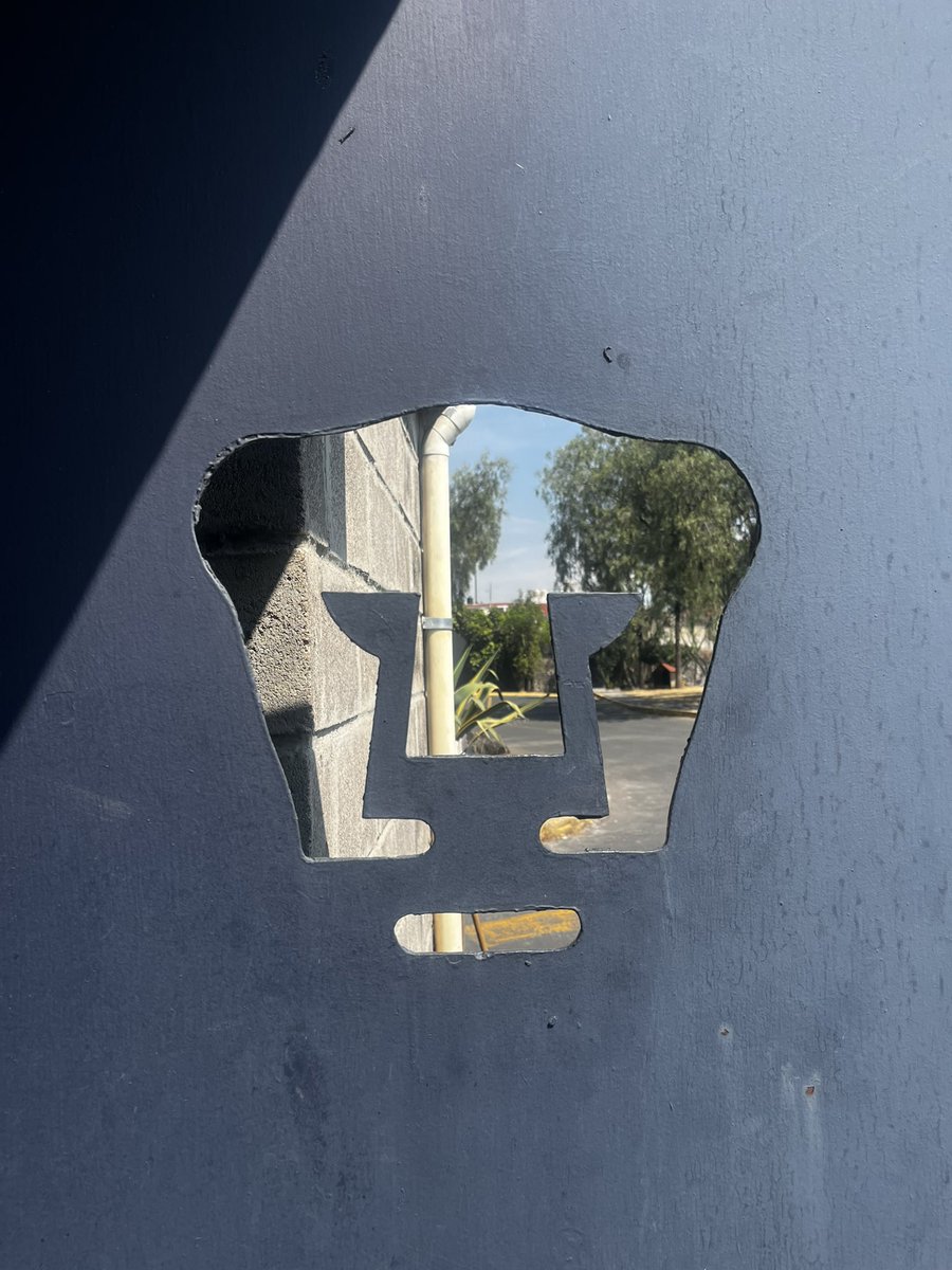 Gente triste con Poder tweet media