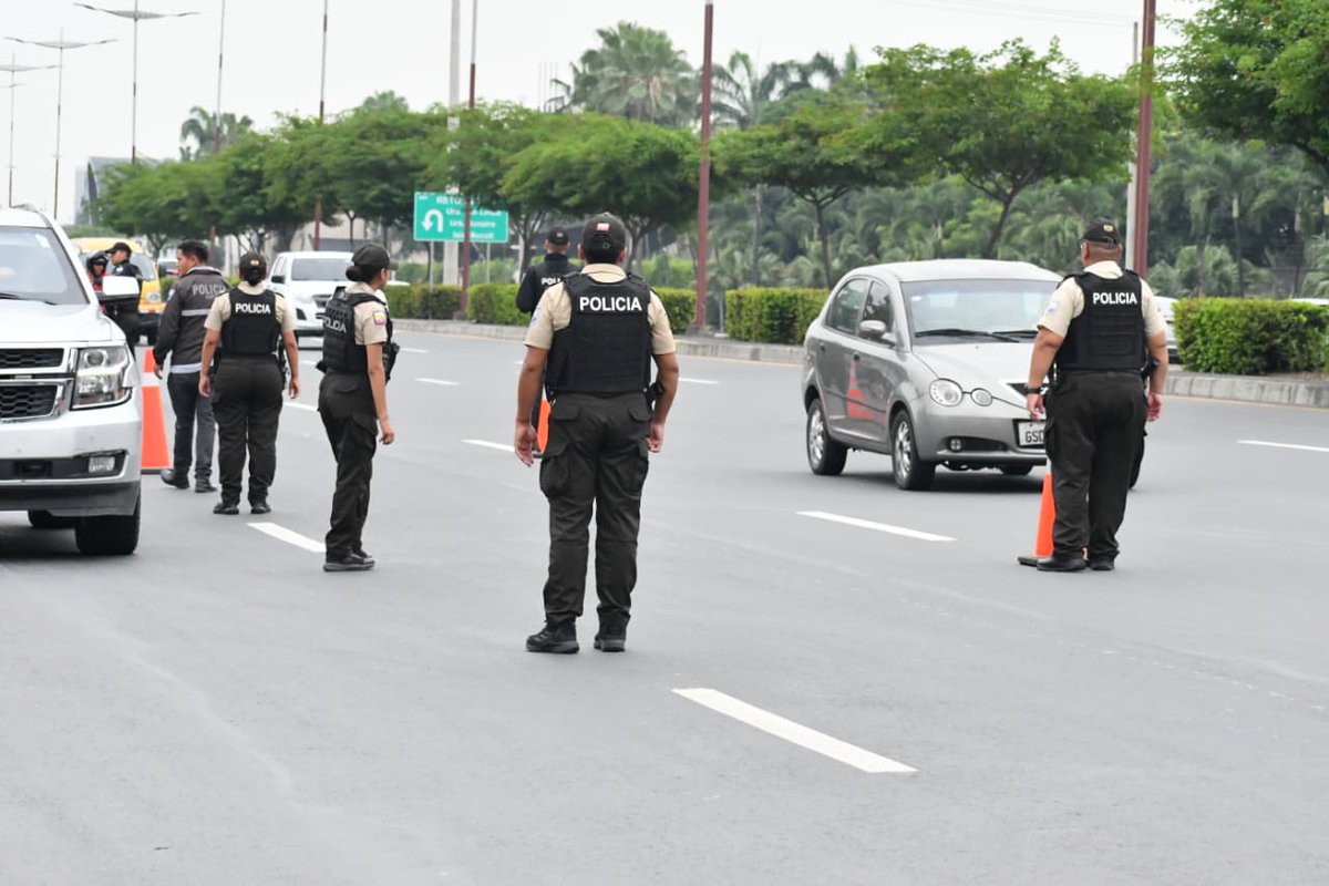Policía Ecuador Guayaquil - Zona8 tweet media