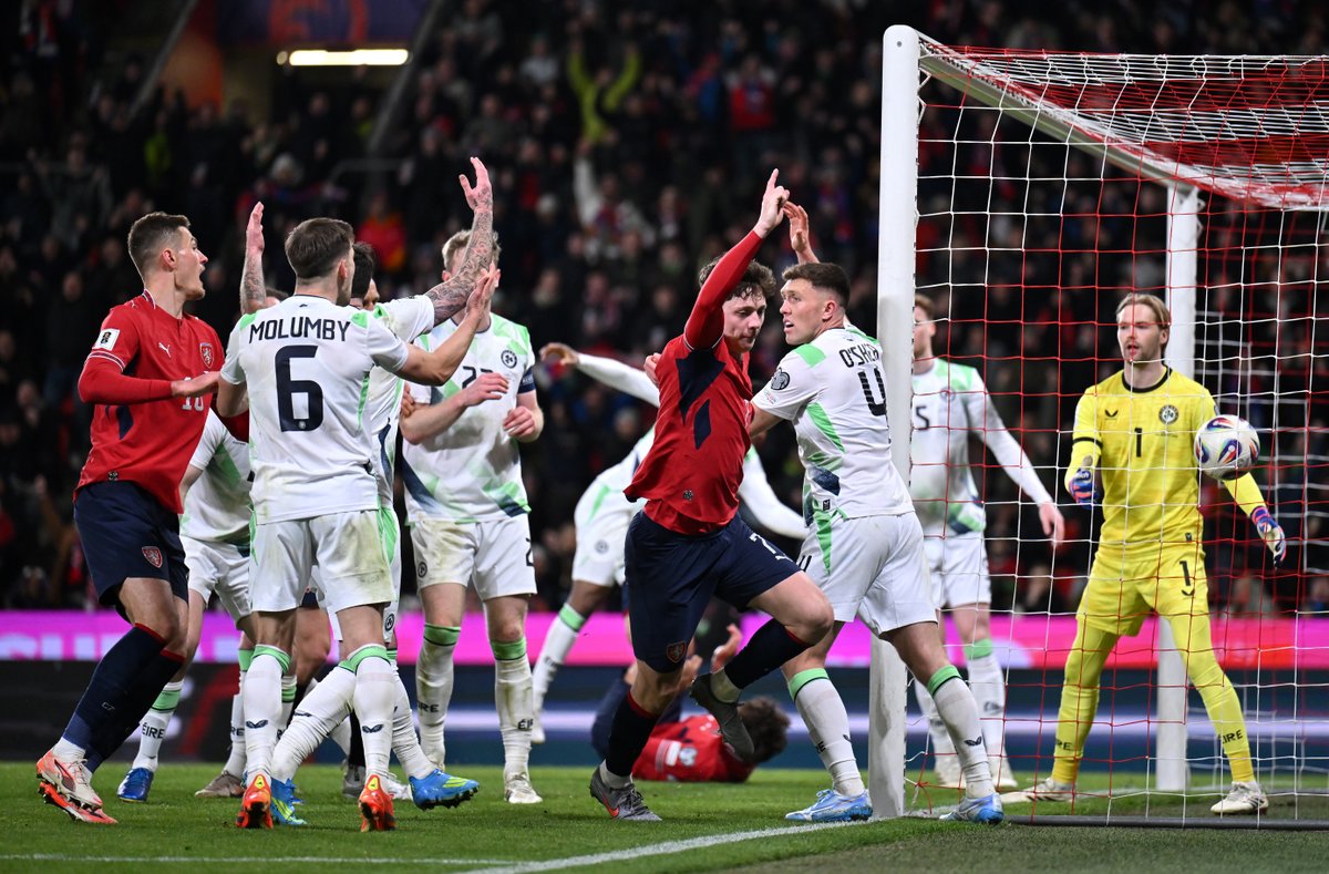 Mirror Football tweet media