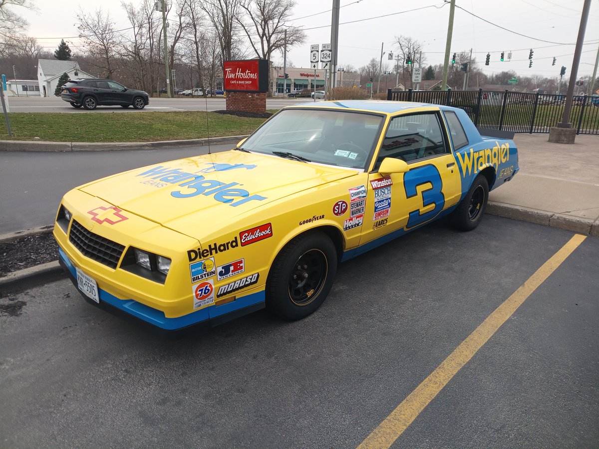 windyman56's tweet photo. @DaleJr the Northeast love is strong! Spotted in Williamsville, NY, no idea who the owner is but this is one of the best tributes I've ever seen. https://t.co/3yLmkzbzv0