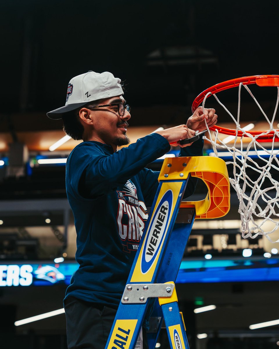 RowdyCreative's tweet photo. Building Champions 🏆

So far this school year, Rowdy Creative has sent student workers to travel and cover teams at both the Women’s Soccer and Women’s Basketball conference tournaments. 

Do you want the opportunity to film a conference tournament? Join Rowdy Creative! 🎥 https://t.co/SR68okobh9