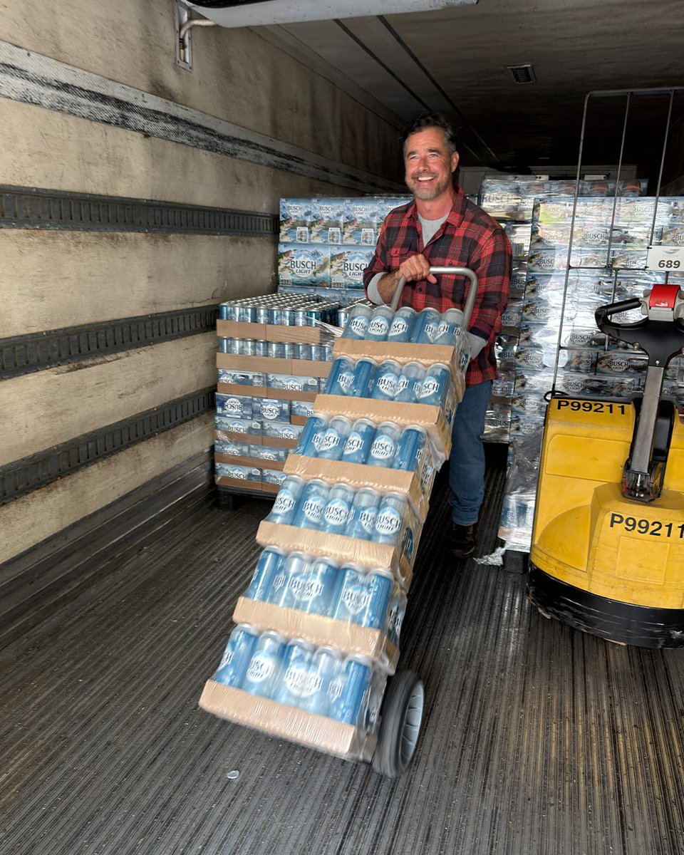 Busch Beer tweet media