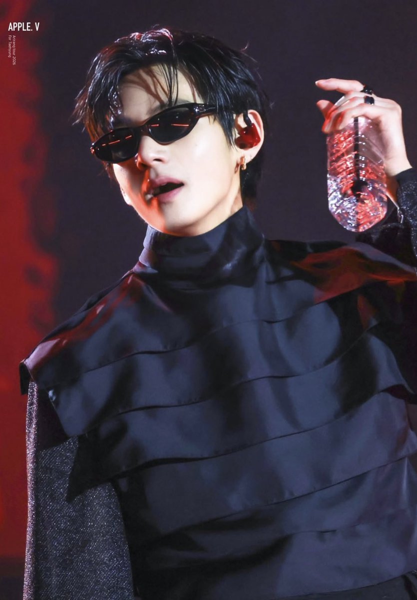 thvdotjpg's tweet photo. and did we figure out what glasses these are so i can order a dupe pls 😂😂😂😂😂😂😂😂 https://t.co/2UI1C4hmoS