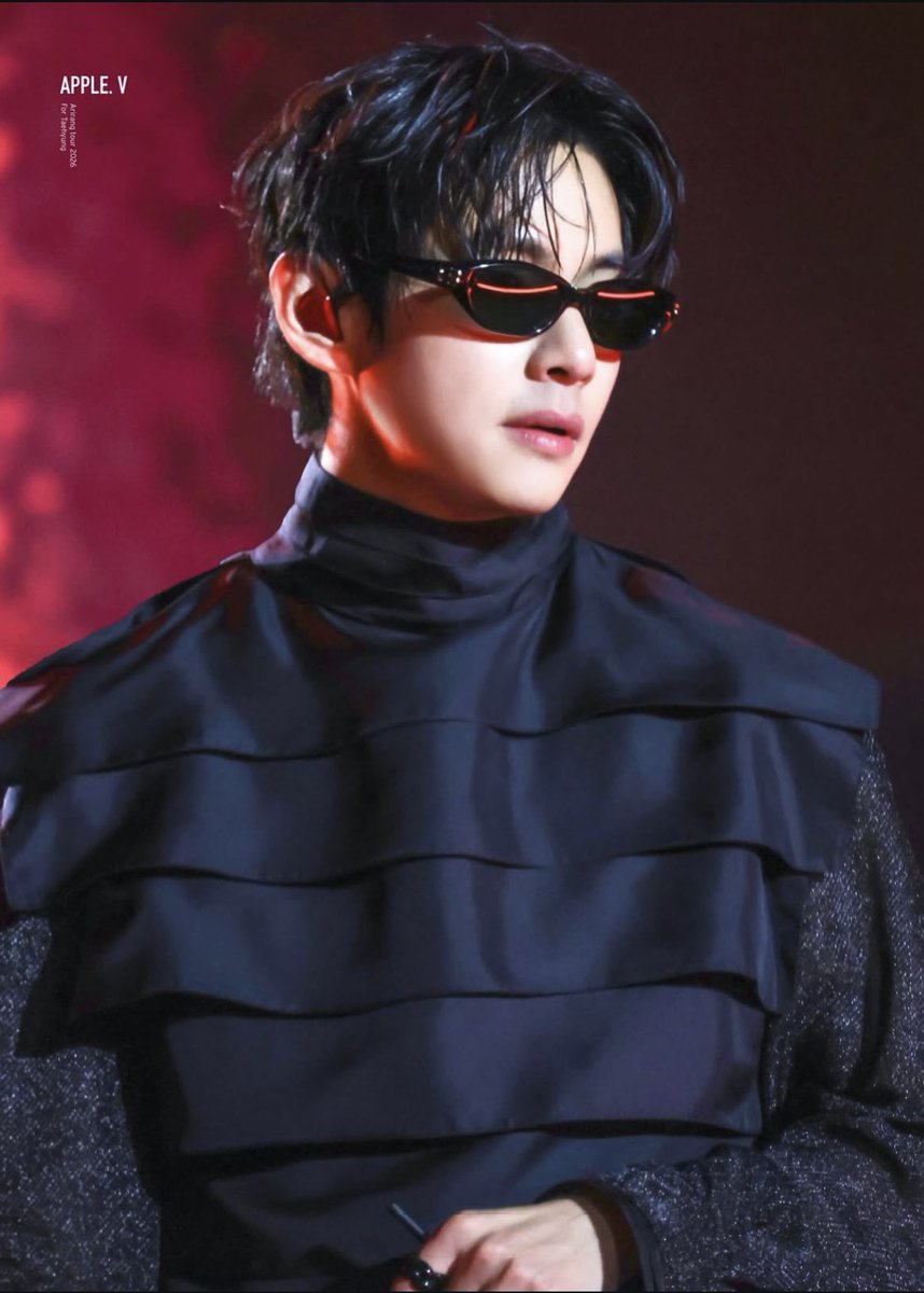 thvdotjpg's tweet photo. and did we figure out what glasses these are so i can order a dupe pls 😂😂😂😂😂😂😂😂 https://t.co/2UI1C4hmoS