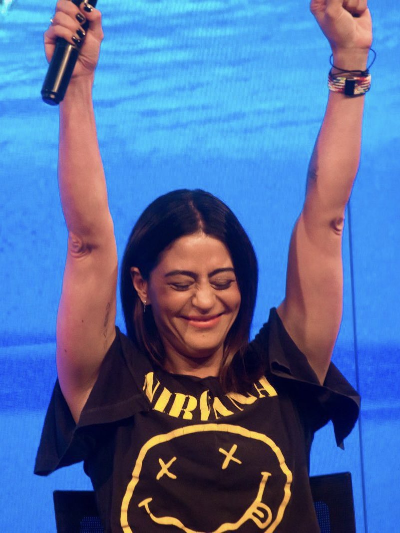 * Carol Castro * tweet media