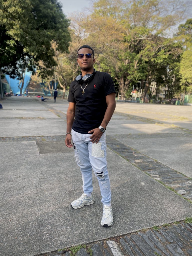 Alex Medina tweet media