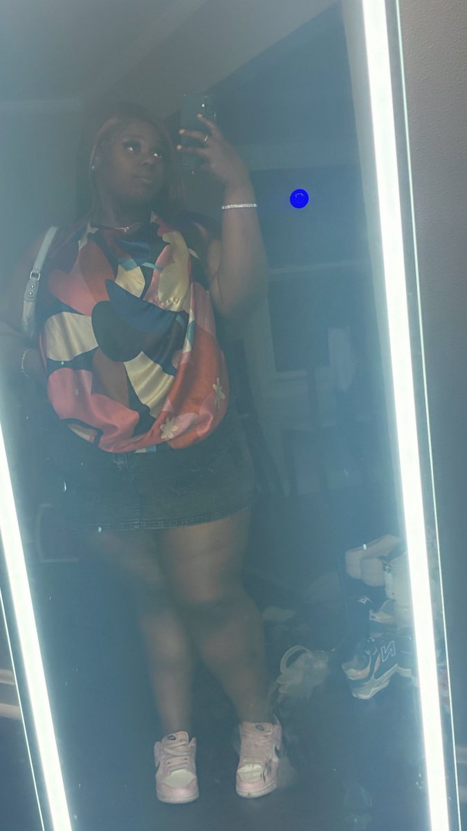 jonae90's tweet photo. Overly in love with myself rn with highlights 😫🥰🍫 https://t.co/3ZLz6Mb4ol