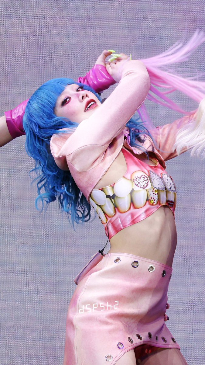 kpop moments that could kill a sapphic tweet media