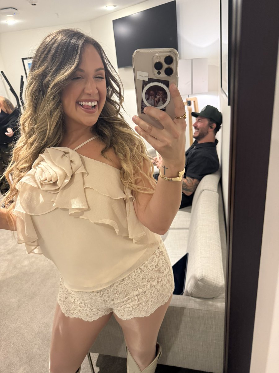 Alexandra Kay tweet media