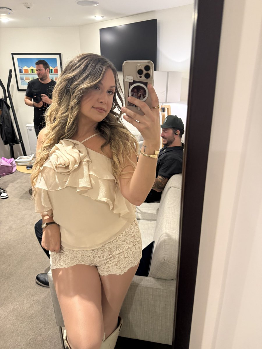 Alexandra Kay tweet media