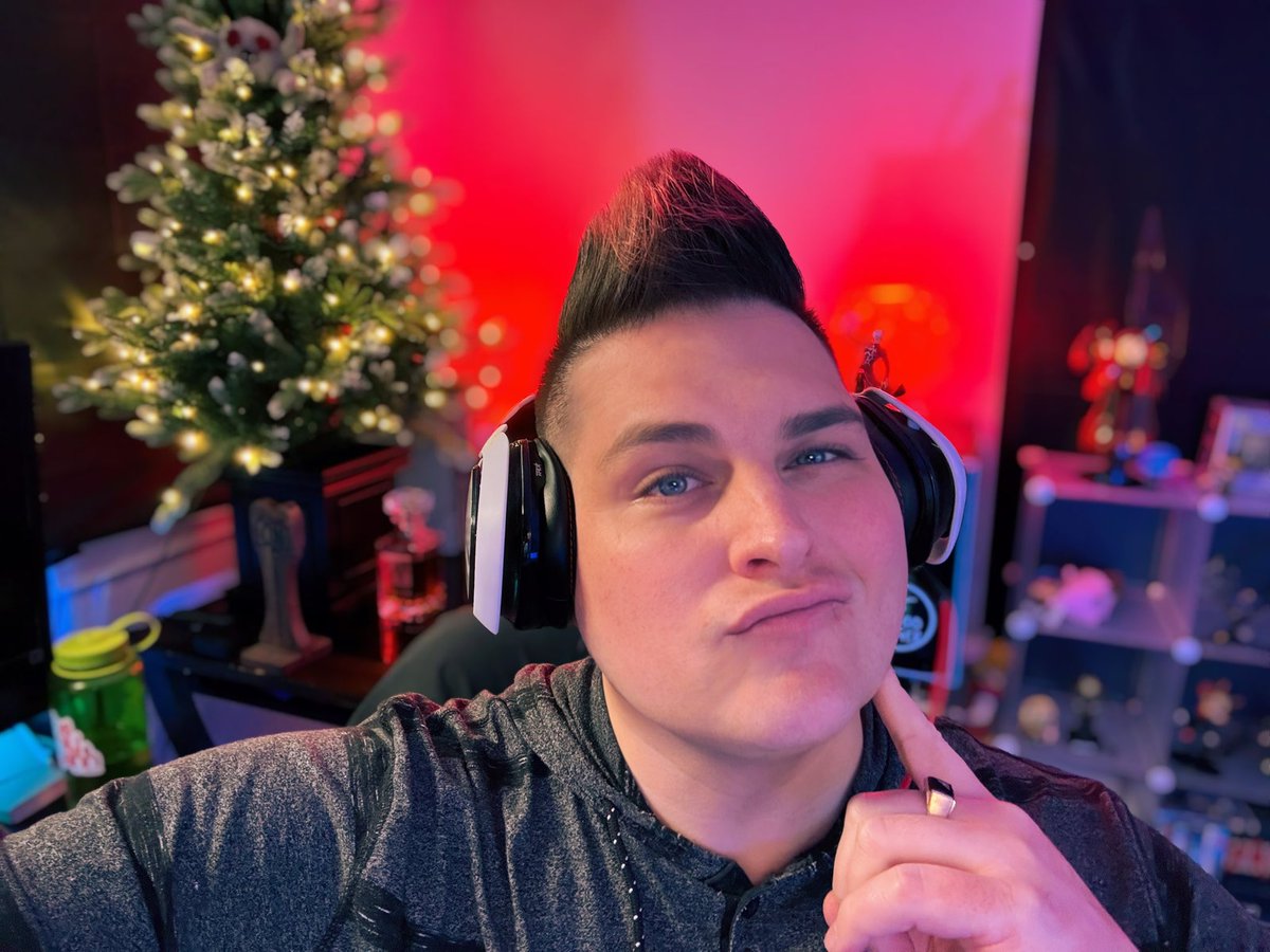 RYΛNN WΞLLΞR 🔜 #TwitchCon tweet media