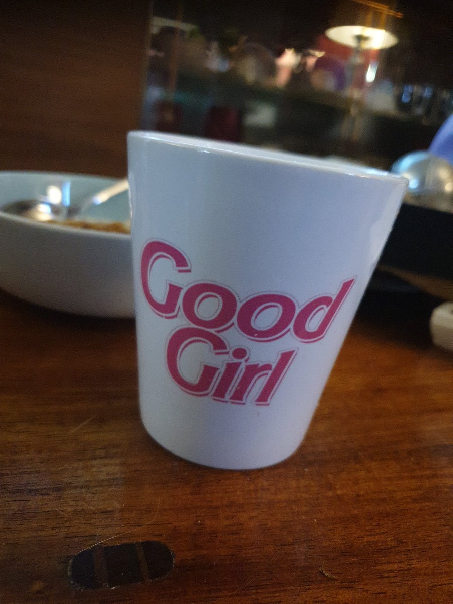 empress of the known universe.☕👜🥐🐈🎧 tweet media