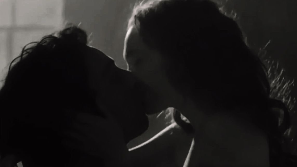 غَلَـس tweet media