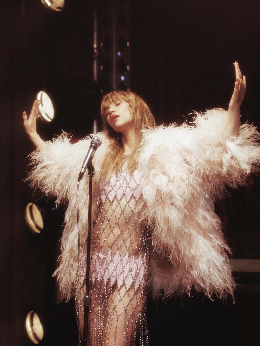 Suki Waterhouse tweet media