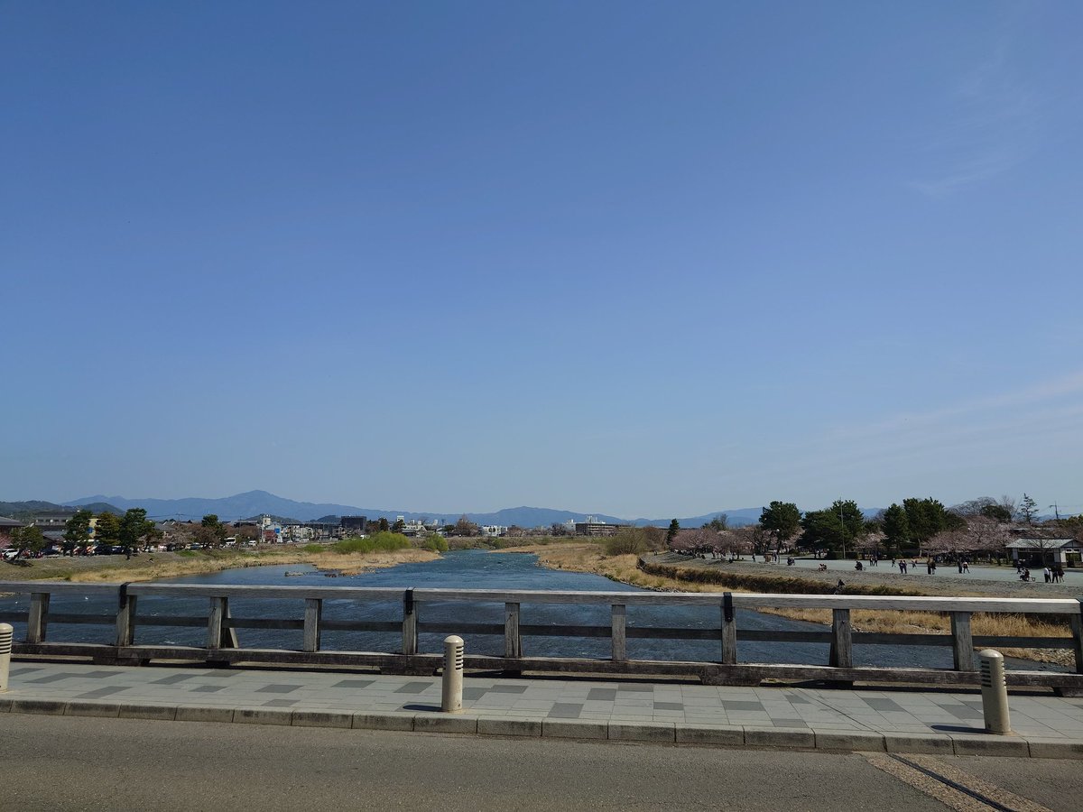fujirocker's tweet photo. うおおお京都楽しみ！桜の時期ど真ん中にめっちゃ晴れ☀ホテル代がバグってるけど同級生サポート頼りながらの花粉以外最良！！！夜にはロックンロール🔥 https://t.co/Z7t8ieNfup