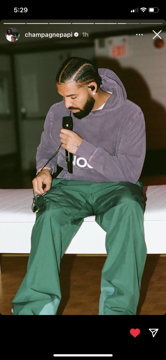 CourtneySMoon1's tweet image. Purple Day #Drake #Purple 💜😈