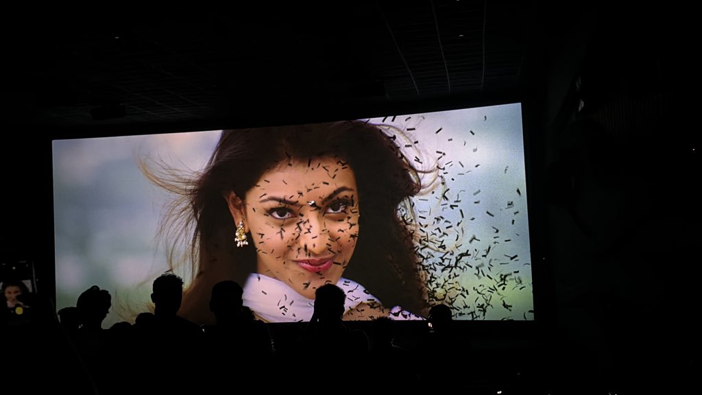 PriyaRC_4's tweet photo. Whatttttt aaaa womennnn @MsKajalAggarwal 🙇‍♀️🤍 https://t.co/W2dZqyTqI9