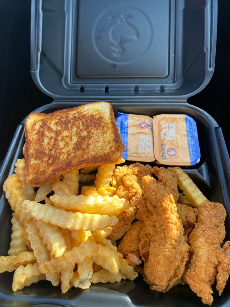 Deveereaux's tweet image. Applebees or zaxbys?