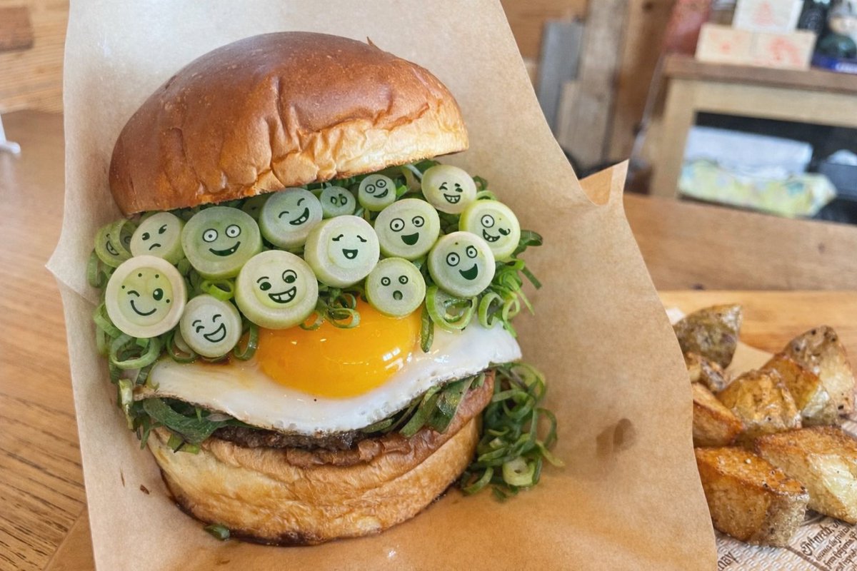 広島の新名物

ネギバーガーを食べよう！

・・・何か視線を感じるなー？