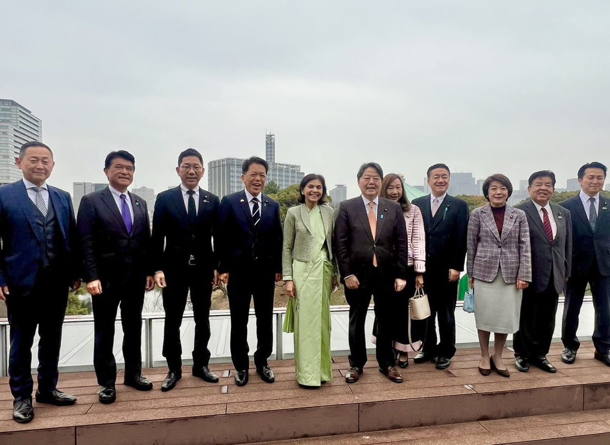 千鳥ヶ淵沿いの駐日インド大使館で開催された花見会に、総務大臣として出席いたしました。新任のナグマ・M・マリック駐日インド大使と日印の絆について親しく語り合い、大変有意義な時間でした。