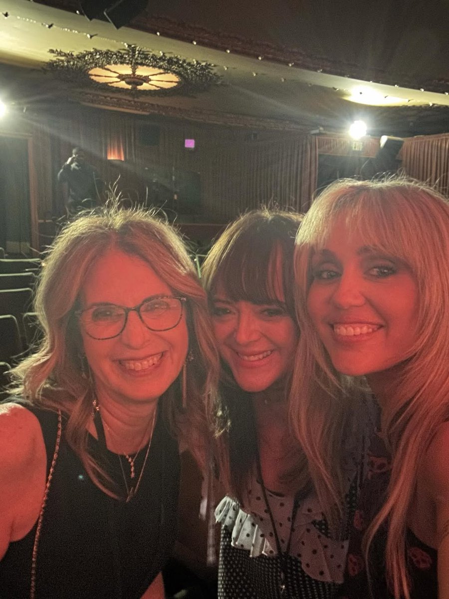 Miley Cyrus Slovakia 🇸🇰 Fan Account tweet media