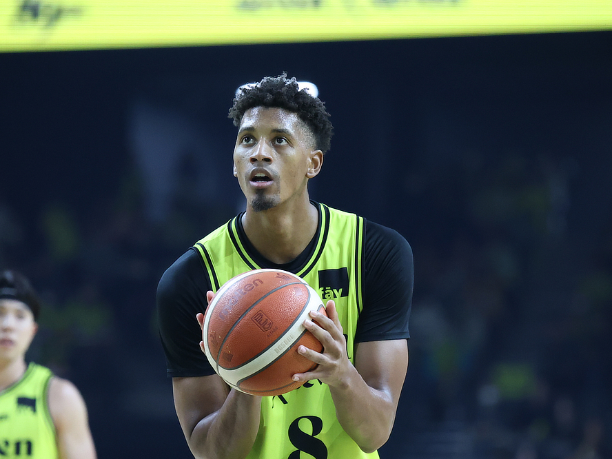 baekpd1983's tweet photo. If Jarrett Culver becomes an FA, it is highly likely that the Chinese CBA club will make a recruitment offer using enormous China money.

Chinese money vs Japanese money

I'm looking forward to their competition to recruit player.

#ジャレット・カルバー #JarrettCulver https://t.co/rh6yOeQgLD