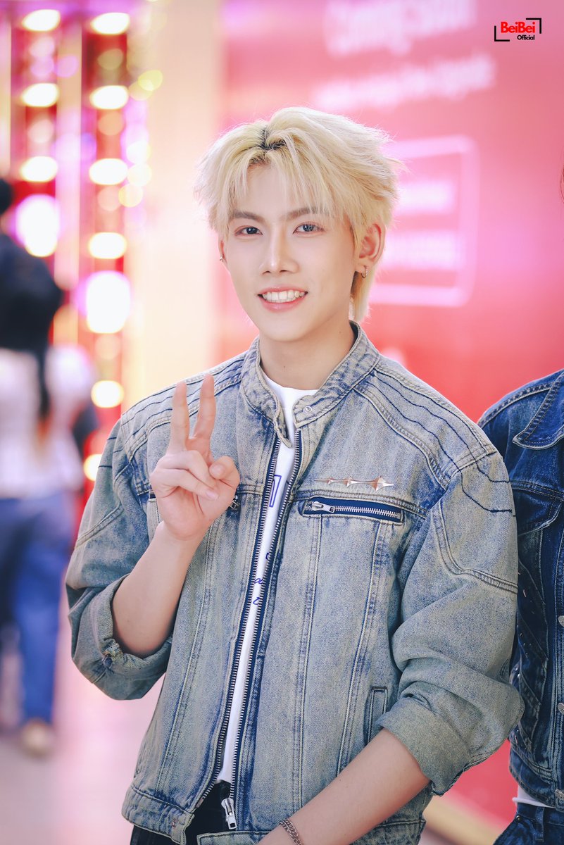 วันนี้โหวตเป่ยเป้ยกันอ่ะยางงง ~ 

#BeiBeiKrit
#SHINEBOYSxBEIBEI
#SHINEBOYS