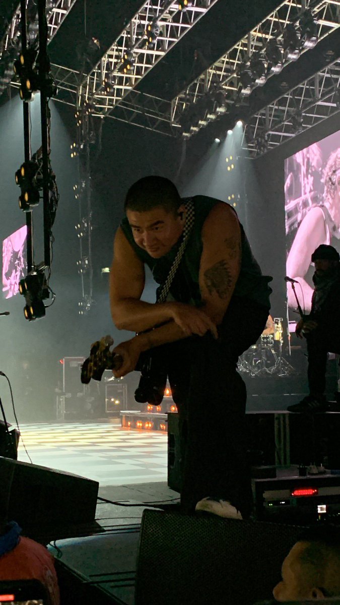sofimalen_'s tweet photo. ahora que van a empezar a salir fotos de este tour les vengo a recordar que yo saqué las mejores fotos de calum en el tour anterior https://t.co/0luHvuAjQc