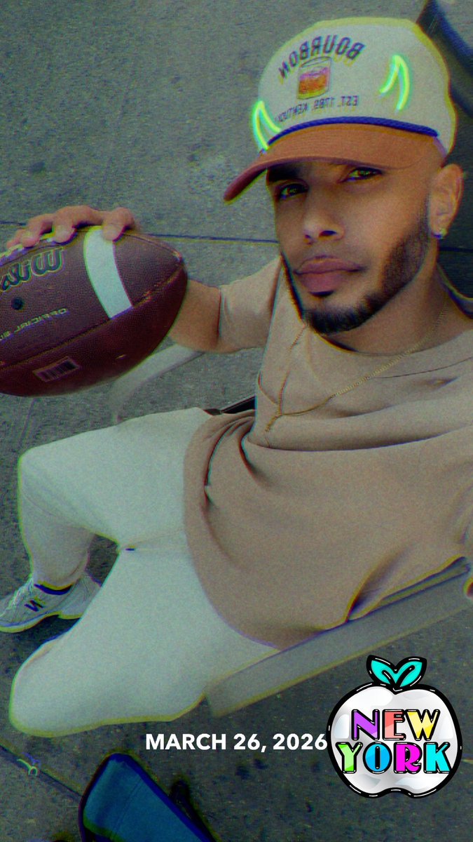 ™️COLOSSAL tweet media