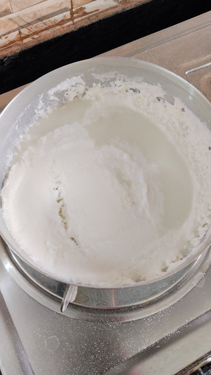 AtrijoM's tweet photo. I, Atrijo Middya, have purchased 2 packets of Amul slim n trim Milk from Zepto on 26th March. Order Id: JNRNGKLIP68113. The batch number of the Milk is KN09AM.The Expiry date of the Milk is 27/3/26. The Milk got curdled while boiling it. @Amul_Coop  @zeptocares @ZeptoNow https://t.co/oc69IC9gzK