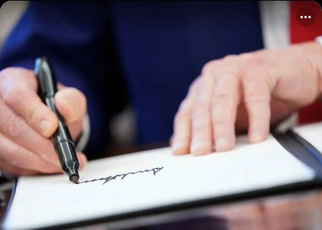 ब्रेकिंग न्यूज़ 🚨 

अमेरिकी डॉलर पर होंगे ट्रंप के हस्ताक्षर, 165 साल पुरानी परंपरा होगी खत्म।

अमेरिकी ट्रेज़री डिपार्टमेंट ने बताया है कि राष्ट्रपति डॉनल्ड ट्रंप के हस्ताक्षर अब अमेरिकी डॉलर पर होंगे। यह पहली बार होगा जब किसी मौजूदा राष्ट्रपति के हस्ताक्षर मुद्रा पर होंगे।