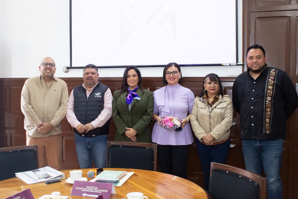 Este día celebramos sesión ordinaria de la Comisión de Trabajo, en la que nos acompañó la Mtra. Elia Cortés Benítez, titular de la Oficina de Representación del Trabajo, quien nos presentó los servicios que brinda esta dependencia.

Seguimos fortaleciendo la coordinación