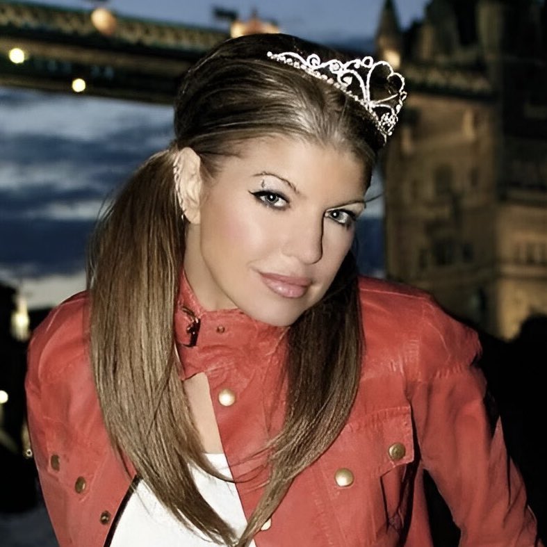 PopCrave's tweet photo. Happy 51st birthday to the iconic Fergie. https://t.co/rRme50EHqJ