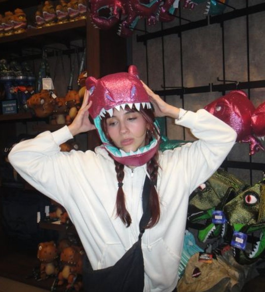 paulina's tired little face tweet media