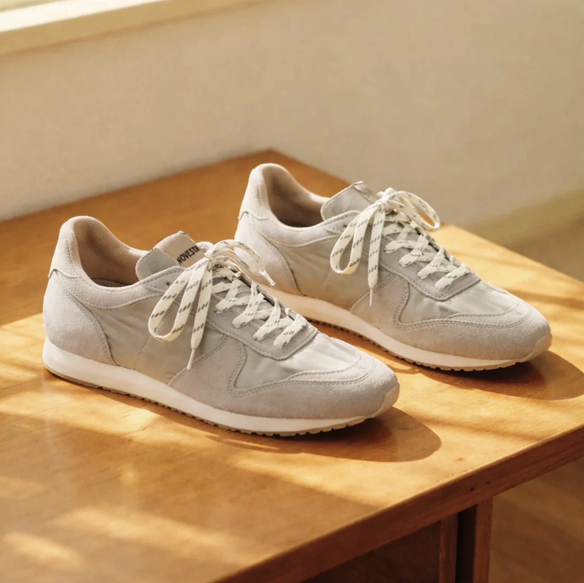 novesta_japan's tweet image. NOVESTA MARATHON SATIN CLASSIC PIEDRA（マラソン サテン クラシック ピエドラ）がLEE4月号にフィーチャー。グレースニーカーの一角として紹介されています。ぜひ御覧ください👟一万歩歩いても疲れないスニーカーです🇸🇰

#novesta #ノベスタ #スニーカー