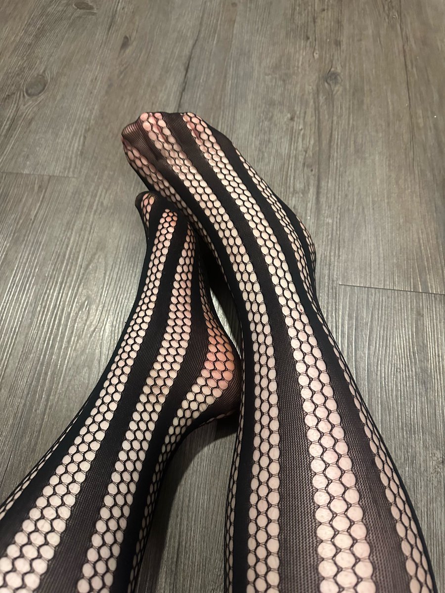 GoldFeetGallery's tweet photo. Do you like my new tights?

Message me for custom pics!

#feet #prettyfeet #tights #footfetish https://t.co/KuMvRJCYpo