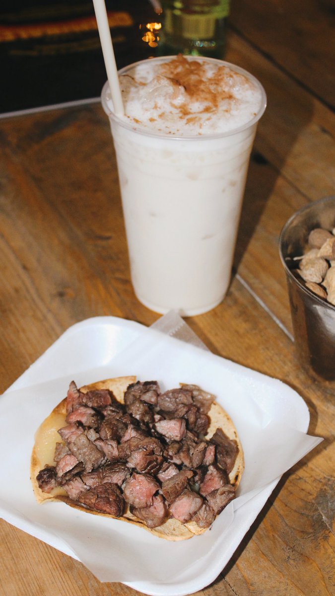 imagínense un taco de diezmillo choice en 60 pesos  y que todavía te den cacahuates. Aquí el taco no pasa de 95 pesos y con costra de queso puros pinches criminales cáiganle. Blvd Solidaridad #519, Fuentes del Mezquital