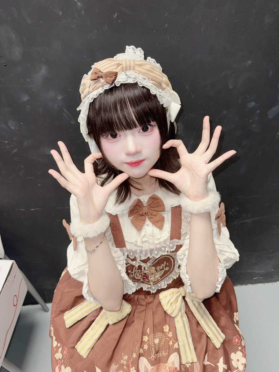 น้องหมีมาสวัสดีวันศุกร์คั้บบบ 🐻🙌🏻

#KwangYamiYami #グワーン闇闇 #YamiYami #闇闇  #アイドル