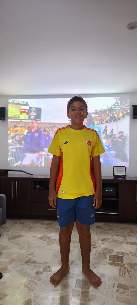 SOLLATINORADIO's tweet photo. #FUTBOLRCN Saludos desde Barranquilla, por aquí viendo el partido con mi hijo HIAN JOSÉ ZAPATA.
Hoy gana Colombia.
José Zapata https://t.co/d4OKluSWtx