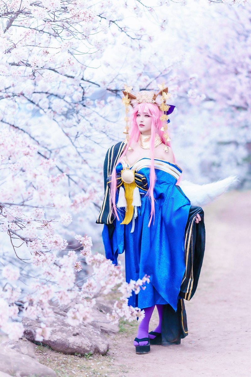 おは玉藻（1435日目）🦊

#さくらの日 なので懐古園ロケの第三再臨🌸
関東の満開は来春かしら❓

私は今週動きっぱなしでしたので
今日は大人しく寝て疲れをとります🥱
（明日も仕事後に静岡前乗りするので）
リプ返溜めてごめんなさい🙇‍♀️
ファンティアも更新しなければ💦

今日も雨だそうで